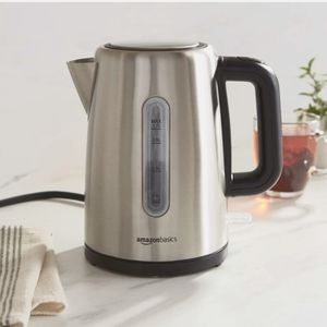 Stainless steel 1.7 liter/1500 watt electric kettle